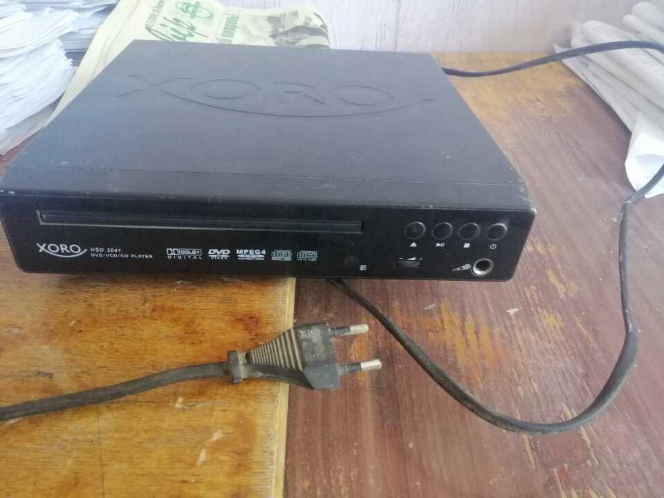 DVD Player XORO модель  HSD 2041, чорного кольору, б/у