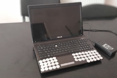 Ноутбук марки "Asus", серійний номер: D9N0CJ037174376 із зарядним пристроєм, був у користуванні