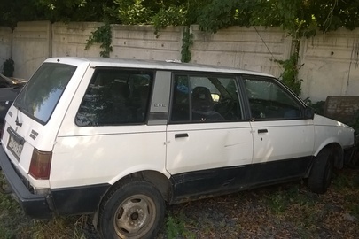 Легковий автомобіль Mitsubishi Space Wagon, 1988 року випуску, ДНЗ 72175ХК, номер кузову № JMBLND04WJZ501868
