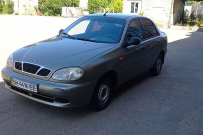1/2 частка транспортного засобу марки Daewoo, модель Lanos 2006 р.в.,VIN - SUPTF69YD6W271116, тип - загальний легковий седан, реєстраційний номер ВН4416ЕЕ, колір - зелений