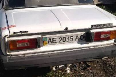 Легковий автомобіль марки ВАЗ 2103, білого кольору, ДНЗ АЕ2035АО, рік випуску невідомо,номер кузова 21030090988143
