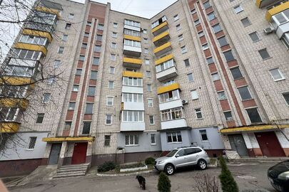 1/3 частка однокімнатної квартири, загальна площа квартири 36,3 м.кв., що розташована за адресою: Рівненська обл., м. Рівне, вул. Соборна, будинок 448, квартира 67 