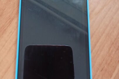 Мобільний телефон марки "IPhone" в корпусі чорно-голубого кольору IMEI:01399000825266, б/в