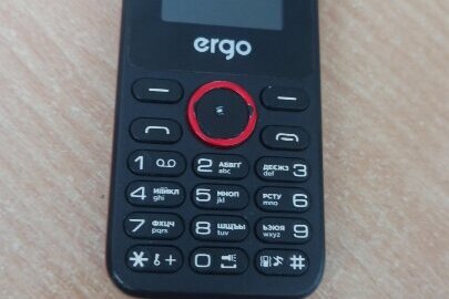 Конфіскація майна: мобільний телефон марки "ERGO" в корпусі чорного кольору, б/в