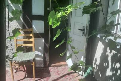 4/25 частин житлового будинку з господарськими будівлями та спорудами,загальною площею 78,2 кв.м, (частина майна боржника становить 9,9 кв.м.),що розташований за адресою:Тернопільська обл., м. Чортків, вул. Глуха,2