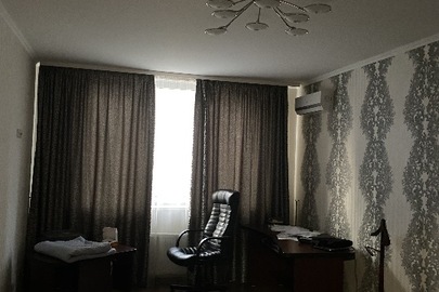 Однокімнатна квартира загальною площею 52.9 кв.м, житлова 20.6 кв.м., знаходиться на 6-ому поверсі, за адресою: м. Київ, вул. Анни Ахматової, 32/18, кв. 31