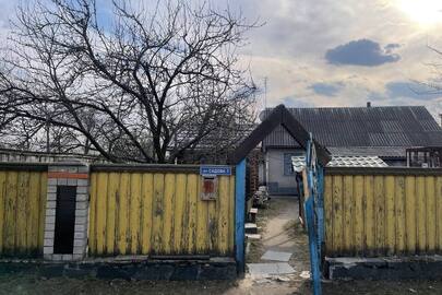 Житловий будинок з надвірними будівлями, реєстраційний номер майна: 6560222, та земельна ділянка площею 0,02301 га, кадастровий номер 1822583005:03:001:0011, за адресою: Житомирська обл., Житомирський р-н., с. Браженець, вул. Садова, 1А