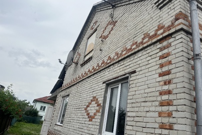 1/2 частки житлового будинку загальною площею 97,9 м.кв. та 1/2 частки земельної ділянки площею 0,0755 га кадастровий номер 4623681600:01:005:0286, що знаходяться за адресою:Львівська область Львівський район с.Зимна Вода вул. Львівська,88