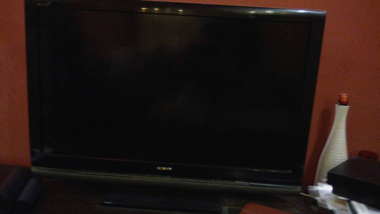 Телевізор «SONI», модель  KDL 40V4000 