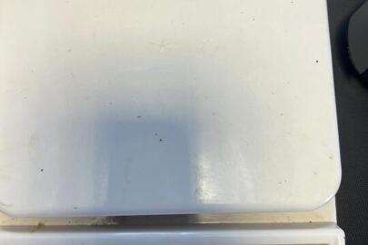 Конфіскація за рішенням суду: електронні ваги білого кольору, 1 одиниця, б/в