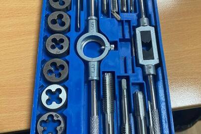 Набір інструментів: мітчики + плашки ТМ «Belt» (21 предмет), стан б/в