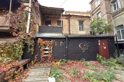 Трикімнатна квартира, загальною площею 77,1 кв.м., розташована за адресою: Дніпропетровська обл., м. Дніпро, вул.Вернадського Володимира, буд.15, кв.1, РНОНМ 18080512101