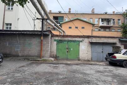 Гараж заг. пл. 18,6 кв.м. з оглядовою ямою, розташований за адресою: Дніпропетровська обл., м.Дніпро, пр. Яворницького Дмитра (п.н. – Карла Маркса), буд.58, гараж літ. «Г» (РНМ в Реєстрі прав власності на нерухоме майно 12390928)