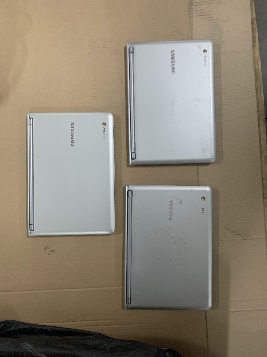 Ноутбуки Samsung Chromebook 11,6 Notebook - Silver - XE303C12-A01US - 3 шт.