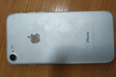 Мобільний телефон iPhone 7