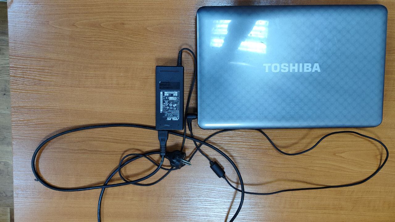 Ноутбук Toshiba Satellite L755D-11W, б/в