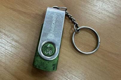 Флешка зеленого кольору, 4 GB, б/в