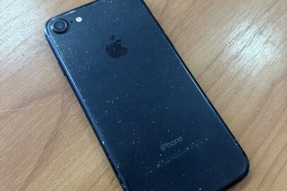 Конфісковане майно за рішенням суду: мобільний телефон марки «Iphone 7», імеі1: 355829089906591, із сім-картою оператора мобільного зв`язку «Лайфселл» +380937834467, б/в