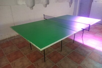 Тенісний стіл зелений, з сіткою, б/в 