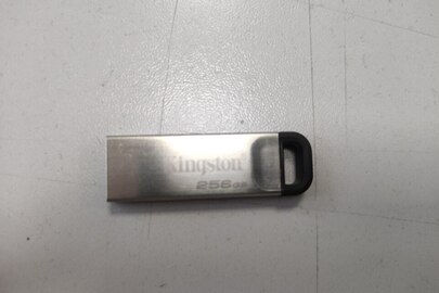 Конфіскація майна за рішенням суду: флеш накопичувач Kingston 256gb, б/в
