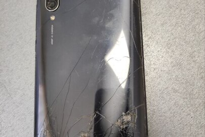 Конфіскація майна за рішенням суду: мобільний телефон Xiaomi, синьо-чорного кольору, б/в