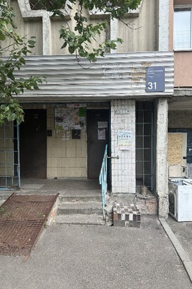 1/4 частка трикімнатної квартири, загальна площа (кв.м): 75.5, житлова площа (кв.м): 41.6 за адресою: м. Київ, просп. Європейського Союзу, буд. 31, кв. 108