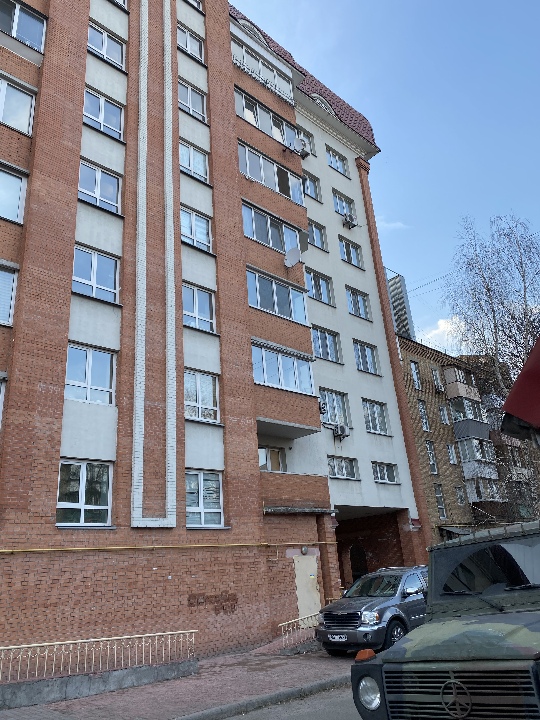 ІПОТЕКА. Трикімнатна квартира, загальною площею 124,1 кв.м., що знаходиться за адресою: м. Київ, вул. Щербакова (Щербаківського) 42, квартира 41