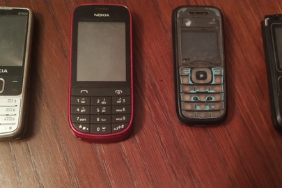 Мобільні телефони з сім-картами, у кількості 4 шт., бувші у використанні