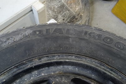 Колесо ходове марки Radial K106, розміром 195/65 R15, з металевим диском, пошкоджене розрізом