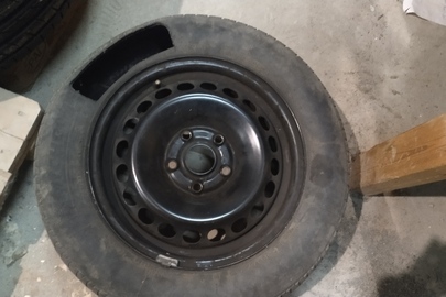Колесо ходове, бувше у використанні, дискове з чорних металів, укомплектоване шиною марки «MATADOR», розміром 215/75R16, пошкоджене