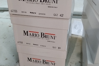 Чоловіче шкіряне взуття італійського виробництва, торгової марки "Mario Bruni", моделі "Blu Mariano", у кількості 2 пари, та моделі "Navy disco" у кількості 10 пар., в фабричній упаковці