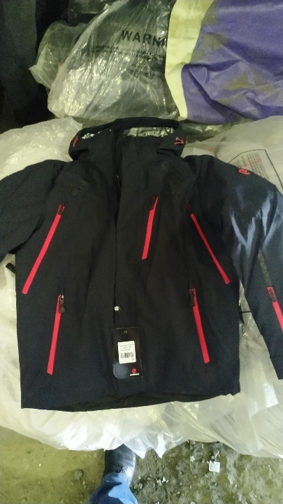 Куртки із синтетичних матеріалів в асортименті, торгової марки «WHSROMA», у кількості 89 шт.