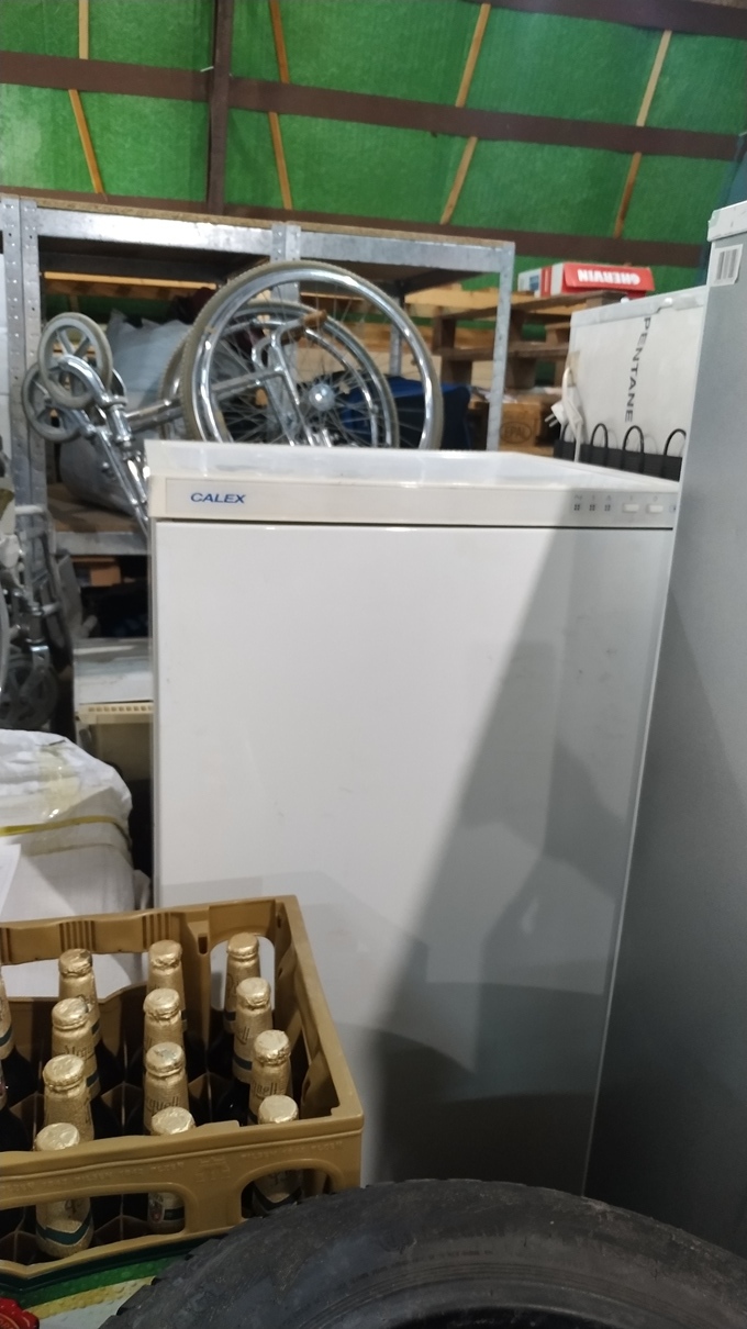 Холодильники іноземного виробництва, різних торгових марок та моделей, бувші у використанні, у кількості 5 шт.