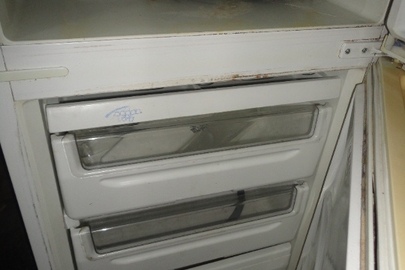 Холодильник іноземного виробництва, торгової марки «Whirlpool», з ознаками використання, у кількості 1 шт.