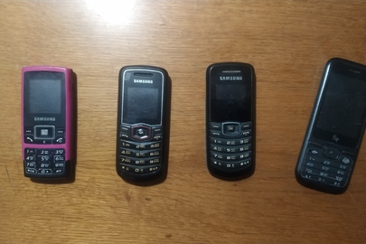 Мобільні телефони з сім-картами, бувші у використанні, у кількості 4 шт.