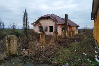 ІПОТЕКА. Нежитлова будівля кафе загальною площею 236,1 м.кв. та земельна ділянка, кадастровий номер 2122782801:00:005:1433, площею 0,10 га, що розташовані за адресою: Закарпатська область, Мукачівський район, с. Зняцьово, вул. Леніна (назва нечинна), 67Б