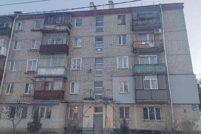 Двокімнатна квартира, загальною площею 48,1 кв.м., за адресою: м. Харків, просп. Ново-Баварський, буд. 103, квартира 27