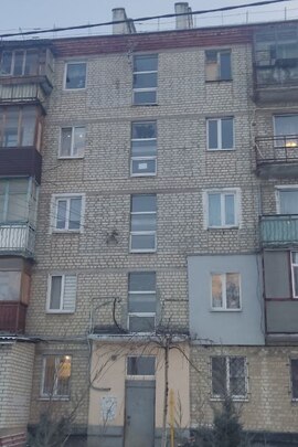 Двокімнатна квартира, загальною площею 48,1 кв.м., за адресою: м. Харків, просп. Ново-Баварський, буд. 103, квартира 27