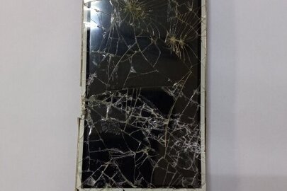 Мобільний телефон " Huawei " білого кольору,бувший у користуванні