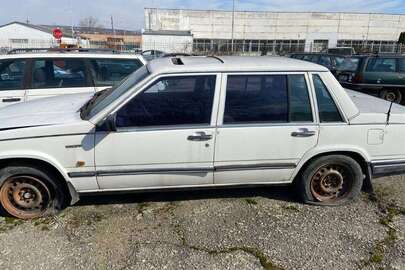 Легковий автомобіль марки VOLVO, модель 760, 1988 року випуску, номер кузова YV1764752J0038898, номерний знак АЕ5419АЕ