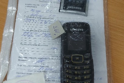 Мобільний телефон марки "Samsung" сірого кольору IMEI: відсутній