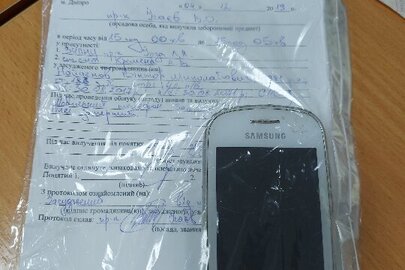 Мобільний телефон марки "Samsung" білого кольору IMEI: відсутній