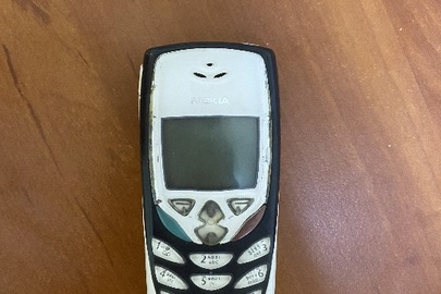 Мобільний телефон  " Nokia" модель 8210