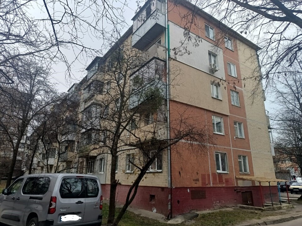 1/10 частка квартири загальною площею 58,4 кв.м. знаходиться за адресою: м.Львів вул. Городоцька, буд. 249 кв. 8