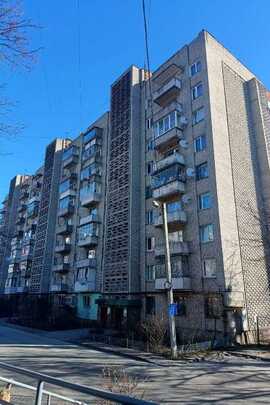 Однокімнатна квартира загальною площею 36.2  кв.м., житлова площа 18.2 кв.м., що знаходиться за адресою: Львівська обл., м. Львів, вул. Глинянський Трак, буд. 165 кв. 74