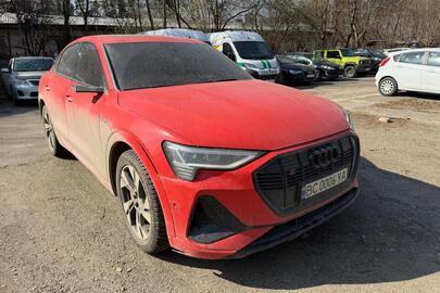 Транспортний засіб: марка: AUDI, модель: E-TRON S SPORTBACK, категорія: ЛЕГКОВИЙ, колір: ЧЕРВОНИЙ, рік виробництва: 2020, Номер кузова: WAUZZZGE4MB005759, ДНЗ ВС0006YA