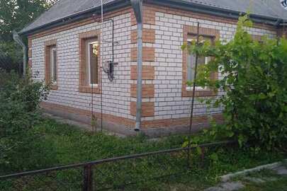 1/4 частина житлового будинку, загальною площею 83,5 кв.м., за адресою: Кіровоградська обл. Кропивницький р-н. с-ще.Олександрівка, вул. Благовісна буд. 37