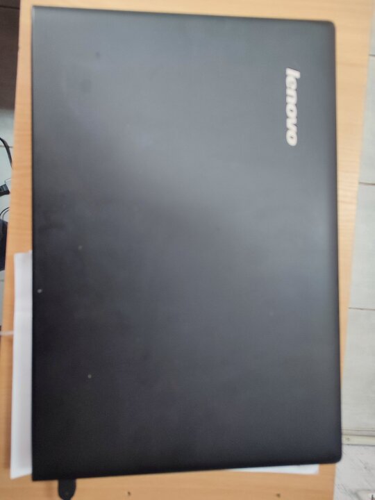 Ноутбук «Lenovo», модель 670 чорного кольору з зарядним пристроєм, 1 шт., б/в