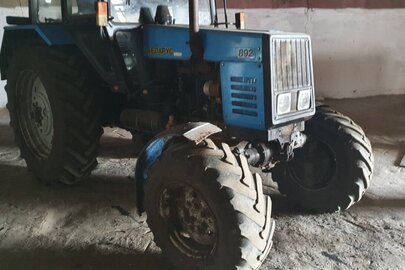 Колісний транспортний засіб  - трактор марки Беларус, модель 892, 2013 року випуску, тип - трактор колісний, реєстраційний номер 39359АЕ, колір - блакитний, номер кузова 89203264/795324