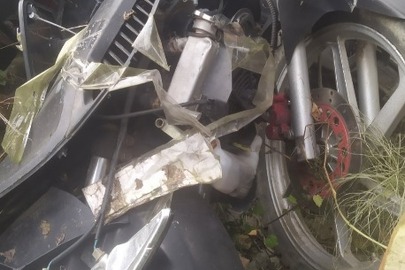 Конфіскація майна згідно рішення суду:скутер марки "HONDA SH 150" без реєстраційного номера, номер кузова відсутній, рік випуску невідомий